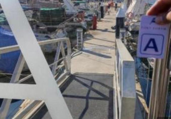 Nice Boat To Sleep In Barcelona Sant Adria de Besos Exterior foto